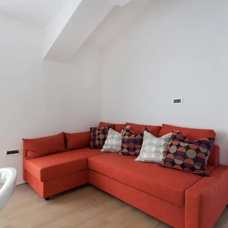 Riverbank In Centre! Apartma *